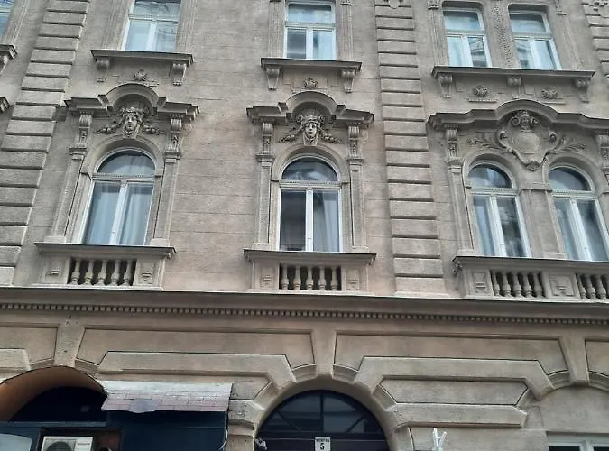 Angel Basilica * Budapesta